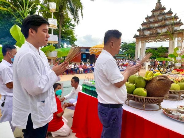 ชาวบ้านโคกล่ามร่วมทำบุญบวงสรวงเบิกเนตรพระมหาจักรพรรดิ์เวสสุวรรณ