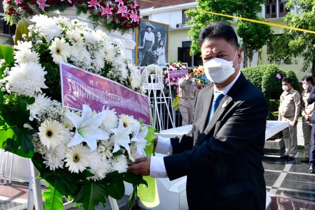 กาฬสินธุ์-ที่ปรึกษารมว.คมนาคมประธานพิธีสวดพระพุทธมนต์และวางพวงดอกไม้เนื่องในวันบุรฉัตร