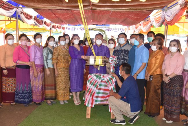 จันทบุรี-เปิดศูนย์ทอผ้าไหมพื้นเมือง ลายราชวัตร “ปัญจจันทบูร” อนุรักษ์ ฟื้นฟูผ้าอัตลักษณ์ประจำจังหวัด ส่งเสริมให้ชาวบ้านมีรายได้