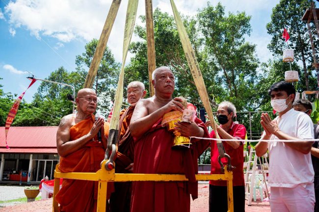 นครนายก – วัดธรรมปัญญา (หลวงพ่อเสาร์ 5 ) จัดพิธีบรรจุหัวใจ สร้างองค์ท้าวเวสสุวรรณ องค์ประธาน มีความสูง 5 เมตร