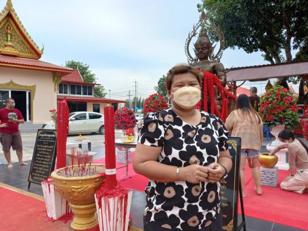 ปทุมธานี ชาวบ้านถูกหวยกันอีกแล้ว แก้บนท้าวเวสสุวรรณโณ รุ่นปลดหนี้ทวีทรัพย์ วัดตระพัง สามโคก กันอย่างคึกคัก