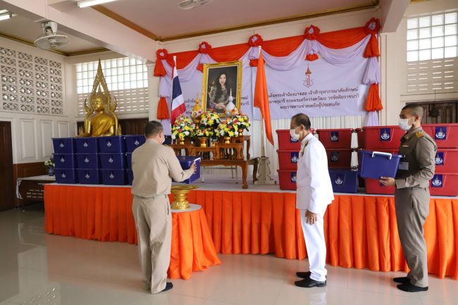 ปทุมธานี พิธีมอบสิ่งของพระราชทานของสมเด็จพระเจ้าน้องนางเธอ เจ้าฟ้าจุฬาภรณวลัยลักษณ์ อัครราชกุมารี กรมพระศรีสวางควัฒน วรขัตติยราชนารี ให้แก่ราษฎรผู้ประสบอุทกภัยในพื้นที่อำเภอเมืองปทุมธานี