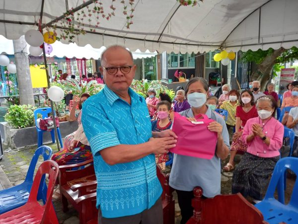 ปทุมธานี นายกเทศมนตรีตำบลบางพูนเป็นประธานเปิดโครงการ ชมรมผู้สูงอายุ หมู่ 3 ตำบลบางพูน