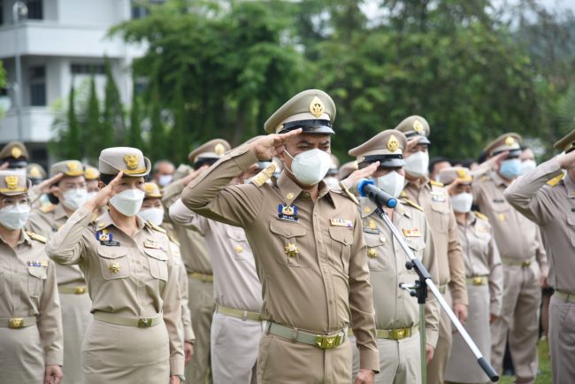 ลำปาง-รองพ่อเมืองลำปาง นำคณะผู้บริหารตัวแทนข้าราชการ ร่วมกิจกรรม “วันพระราชทานธงชาติไทย”