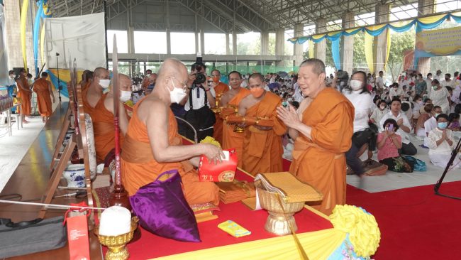 ปทุมธานี สมเด็จพระมหารัชมงคลมุนี เป็นประธานเททองหล่อพระประธานต้นแบบอุโบสถวัดสายสุวพรรณ – พระธรรมรัตนาภรณ์ สมทบปัจจัยช่วยเหลือเหยื่อกราดยิงหนองบัวลำภู-มอบข้าวสารช่วยเหลือผู้ประสบภัยน้ำท่วม