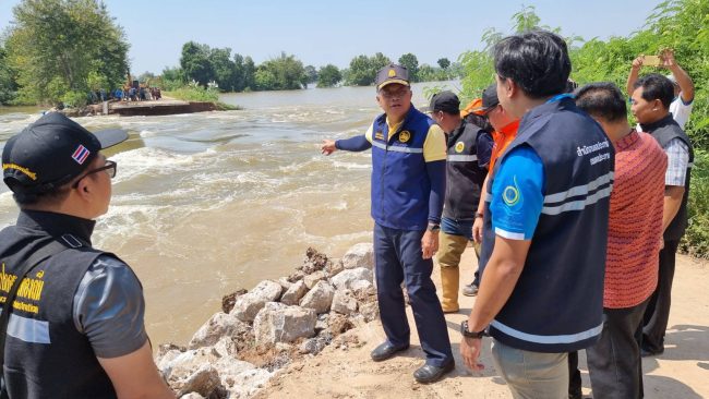 กาฬสินธุ์ ระดมกำลังวางแท่งปูน-ตะแกรงเหล็กแกเบรียลซ่อมพนังขาด