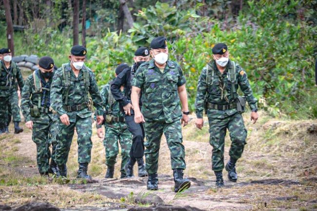 (สุรินทร์) แม่ทัพภาคที่ 2 เดินทางตรวจเยี่ยม และมอบสิ่งของบำรุงขวัญแก่กำลังป้องกันชายแดน ในพื้นที่ กองกำลังสุรนารี