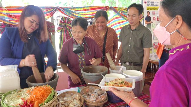 ปทุมธานี ผักดองโบราณเปิดตัวน้ำส้มตำปรุงรสเข้าถึงชุมชนคนอีสานนำไปต่อยอดรายได้เพิ่มก่อนบุกตลาดลาว-เวียดนาม