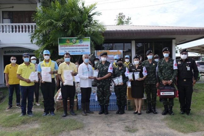 (สุรินทร์) มทบ.25 ร่วมส่งมอบสิ่งของและขวัญกำลังใจ ตรวจสุขภาพร่างกายผู้สูงวัย ในพื้นที่ประสบภัยน้ำท่วม อ.รัตนบุรี จ.สุรินทร์