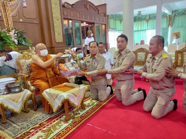 ปทุมธานี ศิษยานุศิษย์ร่วมทำบุญอายุวัฒนมงคล พระราชวรเมธาอาจารย์ เจ้าคณะจังหวัดปทุมธานี(ธรรมยุต)เจ้าอาวาสวัดโบสถ์ เนื่องในวันคล้ายวันเกิดครบรอบ ๕๙ ปี กันอย่างคึกคัก