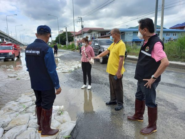 ปทุมธานี “นายกอำนวย” ขอวิงวอน การรถไฟฯ กรมทางหลวงฯ และบริษัทอิตาเลียนไทย ร่วมบูรณาการ ปรับปรุงถนนโลคัลโรสที่เป็นหลุมเป็นบ่อประชาชนสัญจรลำบาก