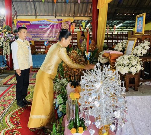 หม่อมเจ้าอุทัยกัญญา ภาณุพันธุ์ พระราชปนัดดาในพระบาทสมเด็จพระจอมเกล้าเจ้าอยู่หัว (รัชกาลที่ ๔) ทรงกรุณาให้ นางสาว ไพรจิตรา ดาบพิมพ์ศรี เป็นผู้แทนในองค์ เชิญผ้าไตรกฐินประทาน