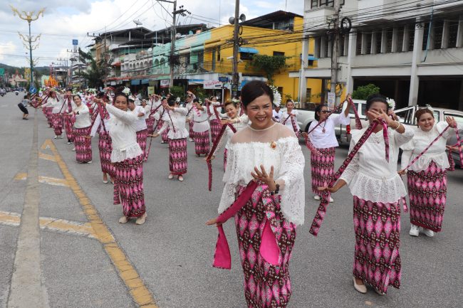 ยะลา-เบตง จัดใหญ่ชักพระสองแผ่นดินไทยมาเลเซีย