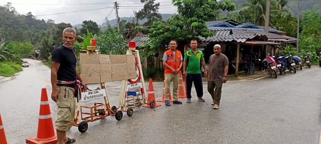 นราธิวาส-ฝนตกหนักต่อเนื่อง ซัดสะพานเสียหาย ปกครองจะแนะ ท้องถิ่น ท้องที่ ลุยช่วยเพื่อประชาชน.