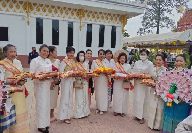 สมเด็จพระสังฆราช ทรงโปรดประทานผ้าพระกฐินให้สมาคมสตรีไทยสากล อัญเชิญทอดถวาย ณ วัดเกาะเกรียง จ.ปทุมธานี