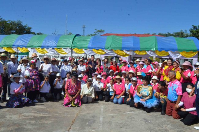 กาฬสินธุ์ – ส่งเสริมสุขภาพผู้สูงอายุ-บวงสรวงยกเสาเอกเสาโทประตูโขงวัด