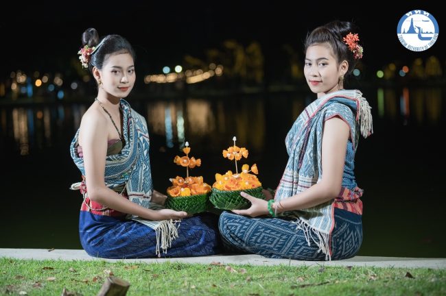 นครพนม ชวนลอย “กระทงดอกผึ้ง” งานเทศกาลลอยพระประทีปพระราชทานสิบสองเพ็งไทสกล สกลนคร ปี ๖๕