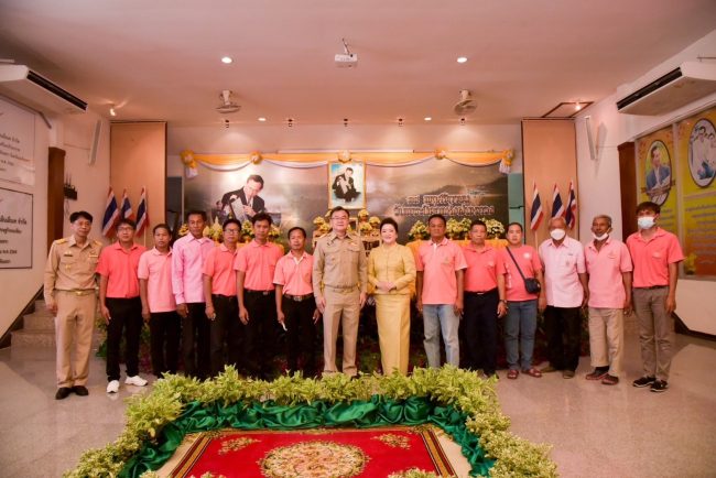 ฉะเชิงเทรา-ประกอบพิธีวางพานพุ่มดอกไม้สด เนื่องในวันพระบิดาแห่งฝนหลวง ประจำปี 2565