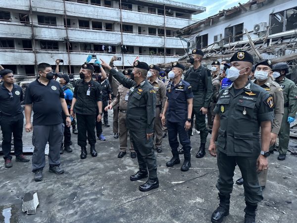 ผบ.ตร. ประชุมเร่งรัดทีมคลี่คลายคดีระเบิดคาร์บอมถล่มแฟลตตำรวจนราธิวาส เตรียมเสนอปูนบำเหน็จเลื่อนยศ ร.ต.อ.สุทธิรักษ์ เป็นพลตำรวจเอก