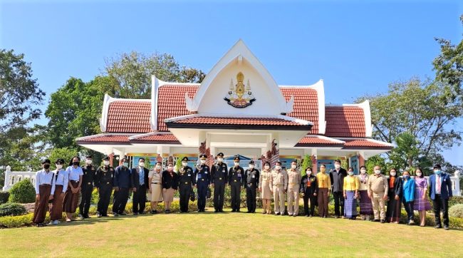 (สุรินทร์)พล.อ. สุวิทย์ เกตุศรี ผู้อำนวยการศูนย์ประสานงานโครงการอันเนื่องมาจากพระราชดำริ และคณะ ลงพื้นที่ตรวจเยี่ยมโครงการอันเนื่องมาจากพระราชดำริฯ