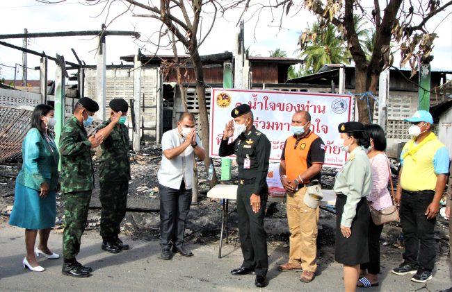 (ศรีสะเกษ)ผู้บัญชาการมณฑลทหารบกที่ 25 เยี่ยมให้กำลังใจทหารผ่านศึกที่ประสบอุทกภัย และครอบครัวทหารผ่านศึกที่บ้านประสบอคีภัย ในพื้นที่ จังหวัดศรีสะเกษ