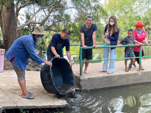 ร้อยเอ็ด…ชมรมรวมมิตรคิดทำดี101ร่วมกับหจก.โชคประเสริฐสุขลงแขกจับปลากว่า2,500 กิโลกรัมถวายวัดเพื่อเป็นสิริมงคลรับปีใหม่2566