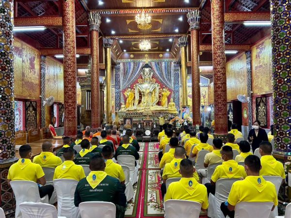 ลำปาง-มทบ.32 ร่วมสวดเจริญพระพุทธมนต์ ตั้งอฐิษฐานจิต น้อมถวายเป็นพระราชกุศลฯ