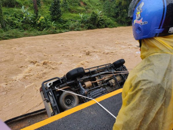 ยะลา-เบตง ฝนตกทั้งคืนน้ำท่วมธารโต