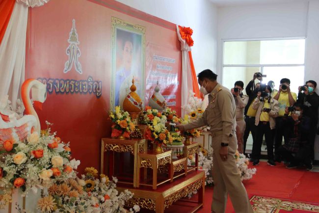 กาฬสินธุ์ – ชาวกาฬสินธุ์ร่วมบริจาคโลหิต-ลงนามถวายพระพรพระองค์ภา