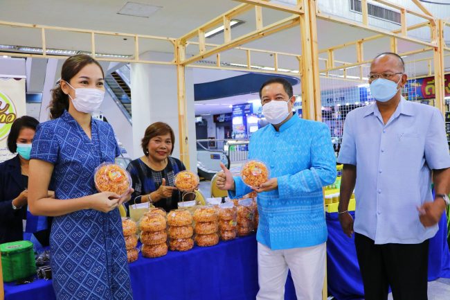 ปทุมธานี “เครือข่ายโอทอปอำเภอลำลูกกา จัดงานภูมิปัญญาพื้นถิ่น สานศิลปะไทย” OTOP Of Art & Eat ครั้งที่ ๔”