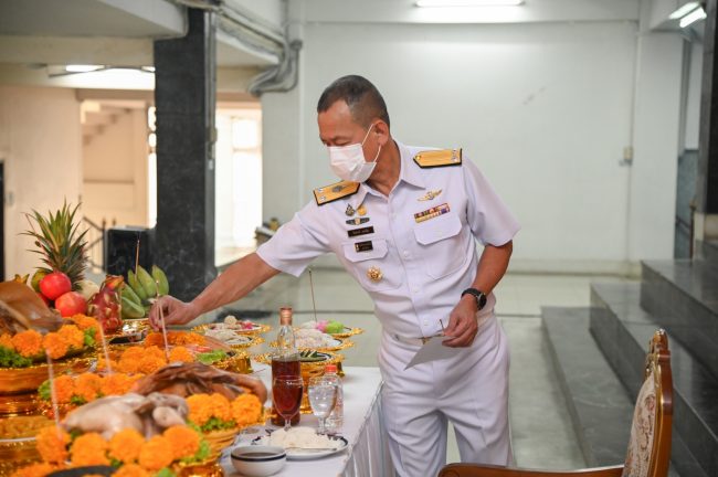 โรงเรียนนายเรือ จัดพิธีเจริญพระพุทธมนต์เพื่อความเป็นสิริมงคล และอุทิศกุศลให้แก่กำลังพลจากกรณีเรือหลวงสุโขทัย อับปาง