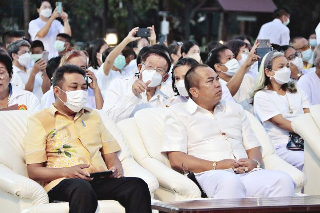 สัตหีบสวดมนต์ นั่งสมาธิ น้อมรำลึกในพระมหากรุณาธิคุณ รัชกาลที่ 9 และถวายองค์ภาฯ ให้หายจากอาการประชวร