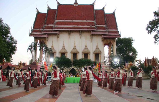 กาฬสินธุ์ สืบสานประเพณีโบราณบูชาพระแม่โพสพนำข้าวเปลือกช่วยคนจน