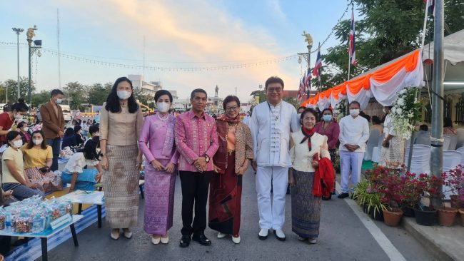 ชัยภูมิ-จังหวัดชัยภูมิ ร่วมกับ เทศบาลเมืองชัยภูมิ จัดงานประเพณีทำบุญตักบาตรในวันขึ้นปีใหม่ ประจำปี 2566