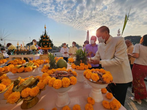 สุโขทัย-สวรรคโลกจัดพิธีสมโภชศาลหลักเมืองสวรรคโลก รับนักท่องเที่ยวสักการะขอพรปีใหม่