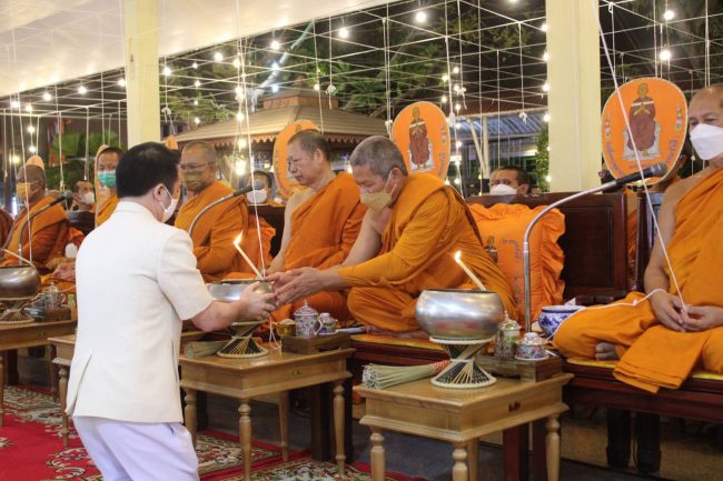 ปทุมธานี วัดโบสถ์ สามโคก สวดมนต์ข้ามปี เสริมสิริมงคลทั่วไทยส่งท้ายปีเก่าต้อนรับ พุทธศักราชใหม่ ๒๕๖๖