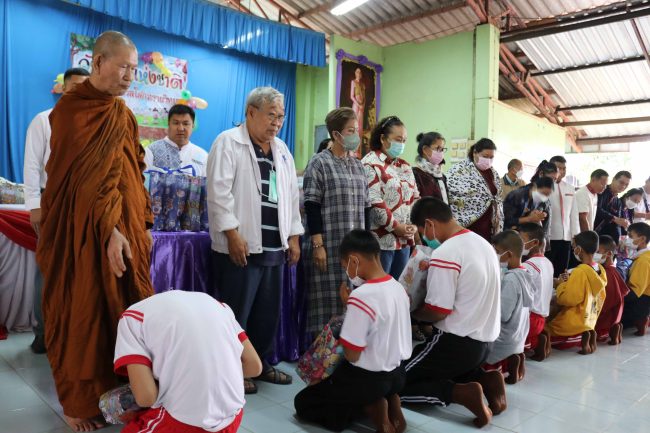 กาฬสินธุ์ วัดพุทธนิมิตร่วมมอบความสุขให้กับเด็กในชนบท