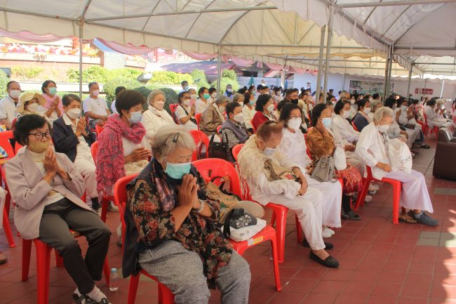 ลำปาง-ศรัทธาสาธุชนทั้งชาวไทย ชาวต่างประเทศ ร่วมงาน “น้อมไหว้สาบารมี วันละสังขารหลวงพ่อเกษม เขมโก ครบ 27 ปี 84 พรรษา”