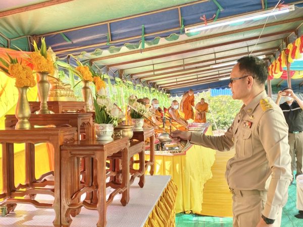 ตราด-นายอําเภอคลองใหญ่ เป็นประธานพิธีวางศิลาฤกษ์อุโบสถที่วัดตะกากร่วมสุข