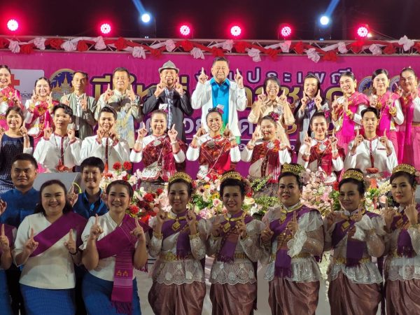 ร้อยเอ็ด…พ่อเมืองเกินร้อย นำส่วนราชการมหาดไทย จัดการแสดง “รำวงมหาดไทย เพื่อคนไทย” ในงานประเพณีปีใหม่และกาชาดจังหวัดร้อยเอ็ด ประจำปี 2566