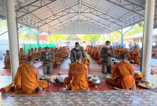 ผู้การสงขลา ถือฤกษ์วันรวย ทำบุญพระบวชใหม่ 116 รูป ที่วัดนาทวี