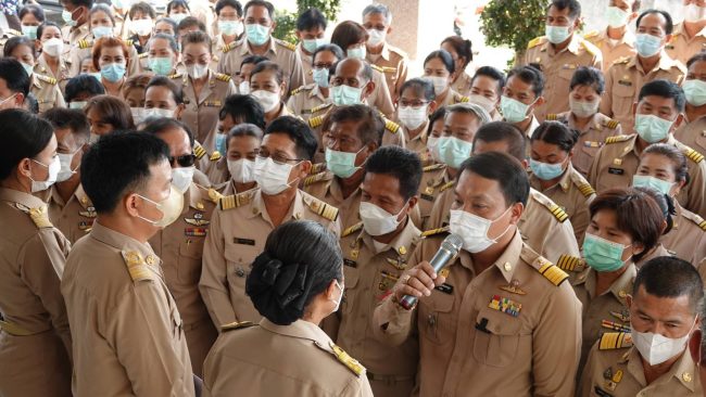 ปทุมธานี ยื่นหนังสือต่อผู้ว่าราชการจังหวัดปทุมธานี เรื่องผลการตรวจสอบพิจารณาคัดเลือกผู้ใหญ่บ้านยอดเยี่ยม ประจำปี 2566 “กำนันแหนบทองคำ”