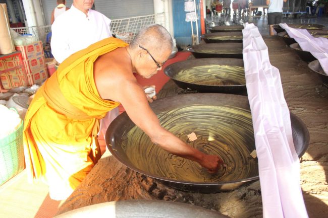 ปทุมธานี วัดสุราษฎร์รังสรรค์( วัดดอนมะกรูด)จัดพิธีกวนข้าวทิพย์ งานบุญประจำปี ครบรอบ ๑๙๑ ปี วัดสุราษฎร์รังสรรค์ ครบรอบ ๓ ปีวันมรณภาพพระครูปทุมธีรคุณ