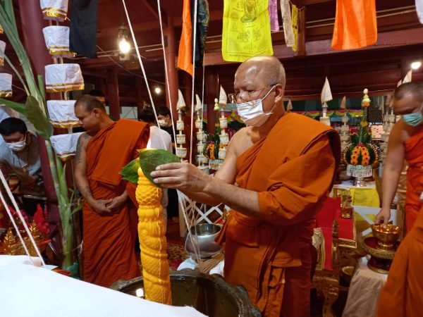 ปทุมธานี วัดสิงห์ สามโคก จัดพิธีพุทธาภิเษกวัตถุมงคล สมทบทุนสร้างกุฏิสงฆ์ ทดแทนหลังเก่าอายุ ๕๐ ปี ที่ผุพังเนื่องจากถูกปลวกกิน