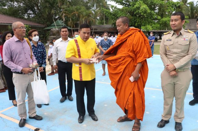 สมุทรปราการ-ใครไม่ทำฉันทำ ใครไม่สร้างฉันสร้าง “พระครูแจ้” ลงใต้ทำพิธียกเสาเอกเตรียมสร้างอาคารเรียนหลังที่ 19