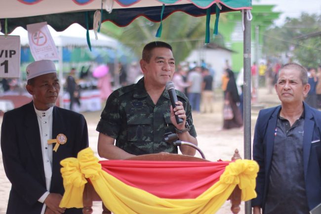 นราธิวาส-“ตันหยงลิมอ สันติ”มทภ.4 ร่วมงานการกุศล สนับสนุนการศึกษาเยาวชนในพื้นที่ หารายได้สร้างอาคารเรียนตาดีกา ตันหยงลิมอ พร้อมขอความร่วมมือทุกฝ่ายร่วมสร้างสันติสุขแเดนใต้🔆