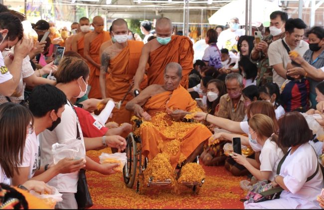 ระยอง-หลวงพ่อรวยวัดมาบตาพุดจัดพิธีพุทธาภิเษกท้าวเวสสุวรรณ รุ่น รวยชนะมาร