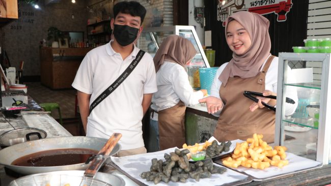 นราธิวาส-สุดปัง ยอดขายทะลุ * สถานีปาท่องโก๋ * ของหวานที่ดีที่สุดในโลก นราธิวาส