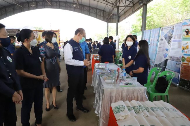 ปทุมธานี จัดคลินิกเกษตรเคลื่อนที่ในพระราชานุเคราะห์ สมเด็จพระบรมโอรสาธิราชฯ สยามมกุฎราชกุมาร ให้บริการแก่เกษตรกรอย่างรวดเร็วและทั่วถึง