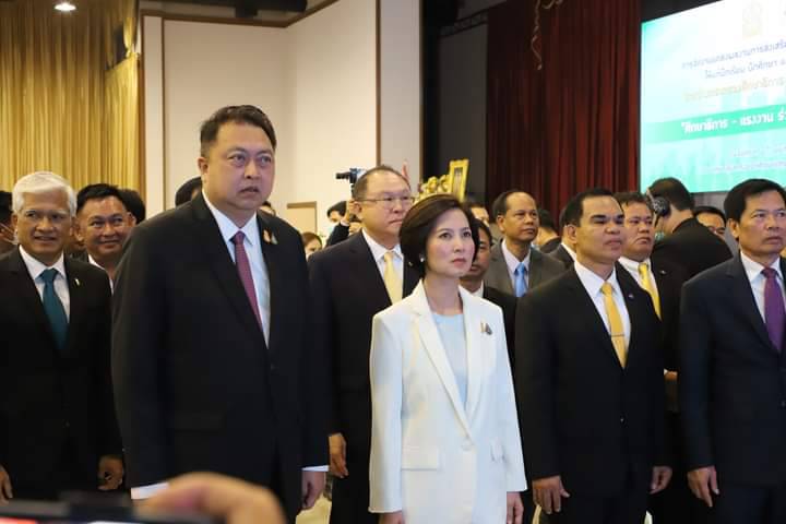 ปทุมธานี รองผู้ว่าราชการจังหวัดปทุมธานี ต้อนรับ รมว.แรงงาน – ศึกษาฯ แถลงผลงานความร่วมมือการส่งเสริมพัฒนาทักษะนักเรียน นักศึกษา มีงานทำ รองรับความต้องการของตลาด